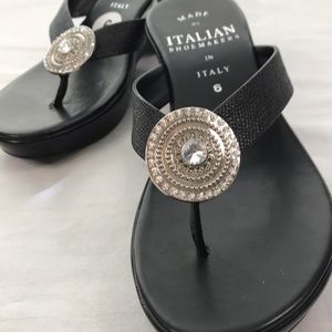 Italian Shoemakers wedge heel sandals sz-6 nwot